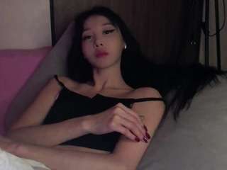 lunytang's CamSoda show and profile