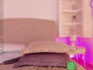 nathalyn-b Live Webcam on CamSoda
