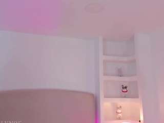nathalyn-b Drinking live webcam