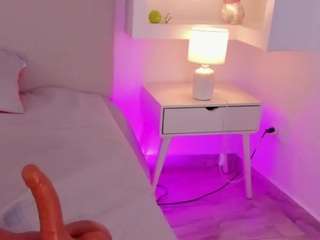 nathalyn-b's CamSoda show and profile