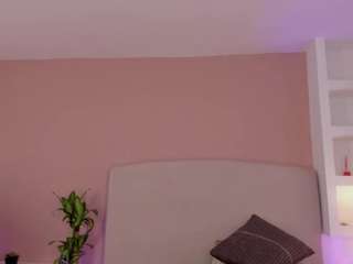 nathalyn-b's CamSoda show and profile