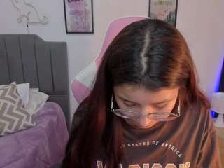 amyjonnes live cam profile