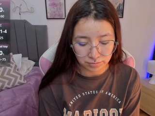 amyjonnes live cam profile