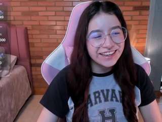 Model ini sedang live sekarang. amyjonnes