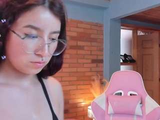 le modèle amyjonnes est en webcam porno dans un show sur le site camsoda, il possède les tags suivants: anal,shaved pussy,massage,naked,natural,no drinking,no smoking,orgasm,pussy,red hair,spank,lovense,strip,striptease,tattoos,tease,teen 18,thong,toys,twerk