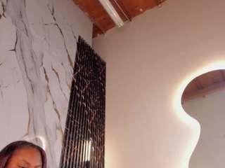 ebonyyhot's CamSoda show and profile