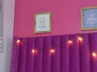 beautifulskinny18's CamSoda show and profile