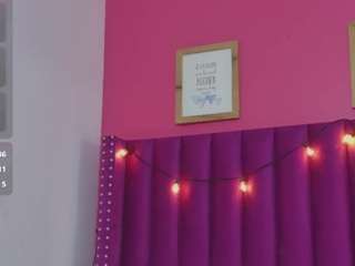 beautifulskinny18's CamSoda show and profile