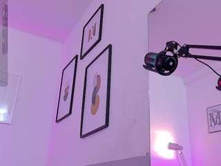 beautifulskinny18's CamSoda show and profile