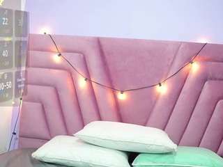 Beautifulskinny18 live webcam show