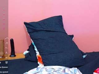 petitelittleebon... Live Webcam on CamSoda