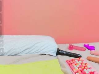 petitelittleebon... Live Webcam on CamSoda
