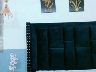 petitelittleebony webcam model