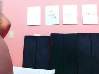 petitelittleebon... Live Webcam on CamSoda