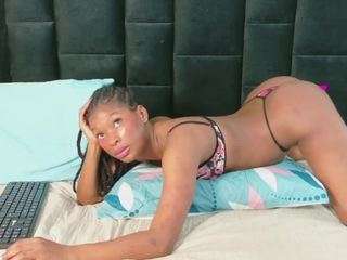 petitelittleebony live webcam show