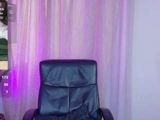 sarasmit's CamSoda show and profile