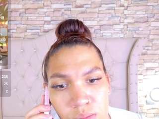 sarasmit's CamSoda show and profile