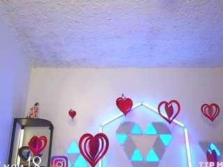 littlevixen18's CamSoda show and profile