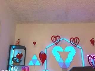 littlevixen18 Live Webcam on CamSoda