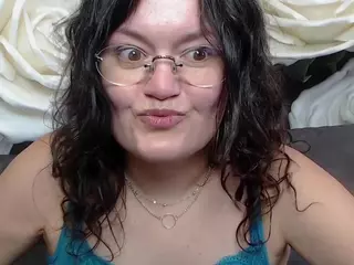 LolaHikls's Live Sex Cam Show