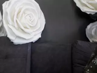 LolaHikls's Live Sex Cam Show