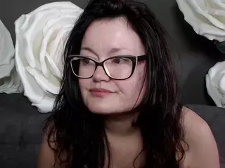 LolaHikls's Live Sex Cam Show