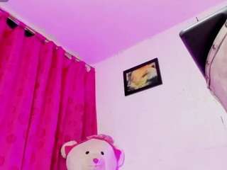 samyfoox's CamSoda show and profile