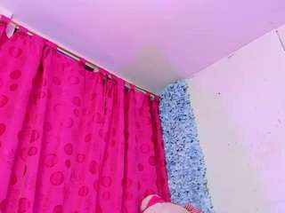 le modèle samyfoox est en webcam porno dans un show sur le site camsoda, il possède les tags suivants: anal toys,black hair,brown eyes,drinking,lean,orgasm,smoking,tattoos,teen-18,young-adult,hd,small tits