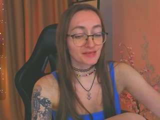 shiroheby, female webcam model,  years old, on live webcam