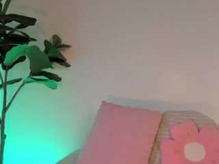 nicoleriveraa webcam model