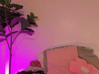 nicoleriveraa Live Webcam on CamSoda