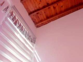 Live webcam model nicoleriveraa on Soda Cams