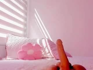 Live webcam model nicoleriveraa on Soda Cams