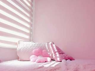 Live webcam model nicoleriveraa on Soda Cams