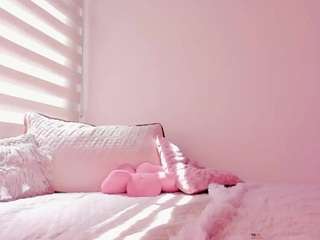 Live webcam model nicoleriveraa on Soda Cams