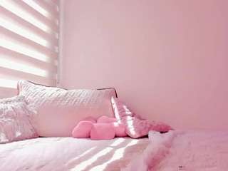 Live webcam model nicoleriveraa on Soda Cams