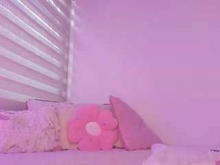 Live webcam model nicoleriveraa on Soda Cams