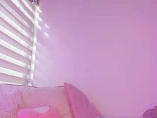 Live webcam model nicoleriveraa on Soda Cams