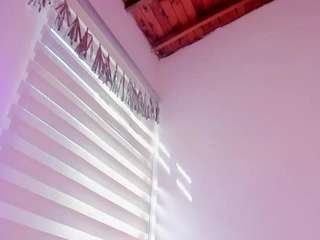 Live webcam model nicoleriveraa on Soda Cams