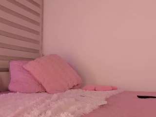 Live webcam model nicoleriveraa on Soda Cams