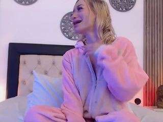 zoe-jones13