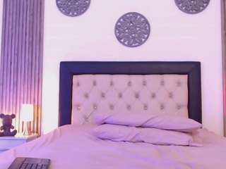 zoe-jones13 Live Webcam on CamSoda