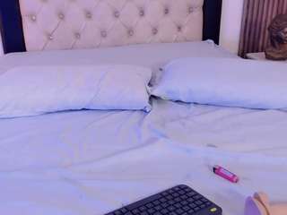 Hot Zoe-jones13 will spark your fantasies in a hot live show zoe-jones13 from CamSoda