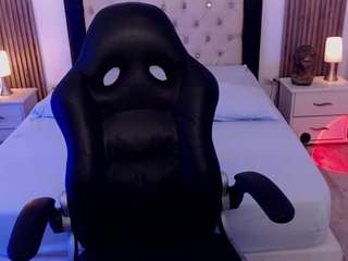 Hot Zoe-jones13 will spark your fantasies in a hot live show zoe-jones13 from CamSoda