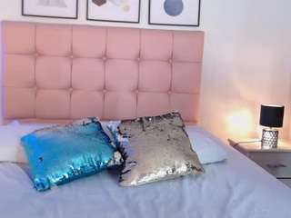 zoe-jones13 Live Webcam on CamSoda