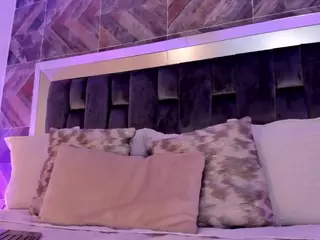TaniiaSmiith's Live Sex Cam Show