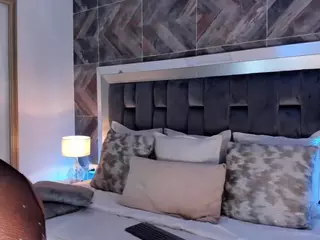 TaniiaSmiith's Live Sex Cam Show