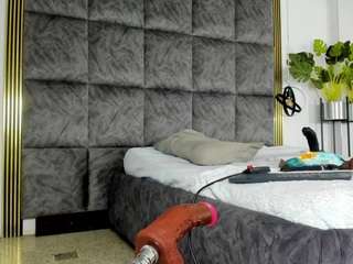 anniewolf's CamSoda show and profile