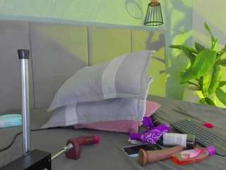 anniewolf Live Webcam on CamSoda