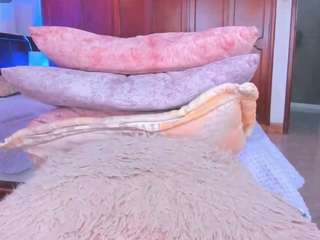 该模特正在直播。 shantall-777